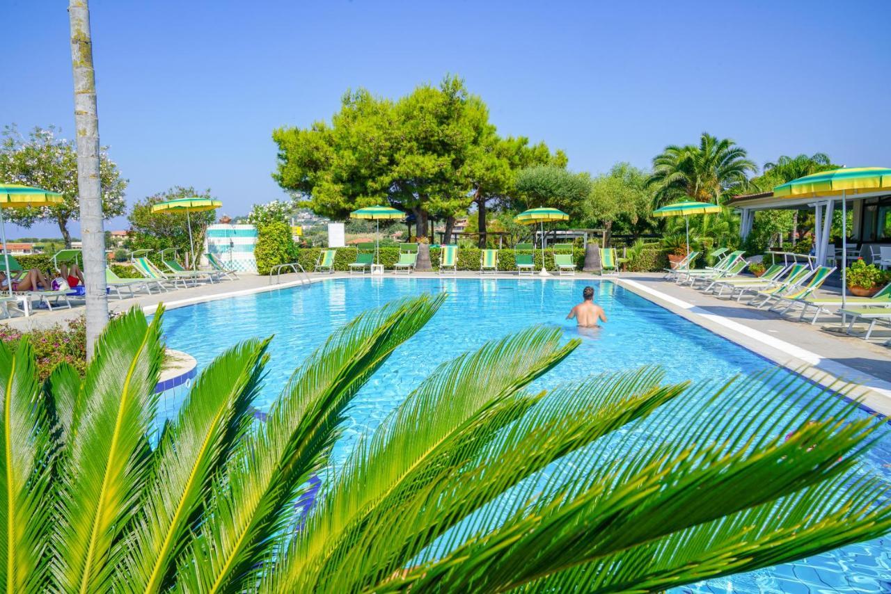 Hotel Residence Sciaron Capo Vaticano Exterior photo