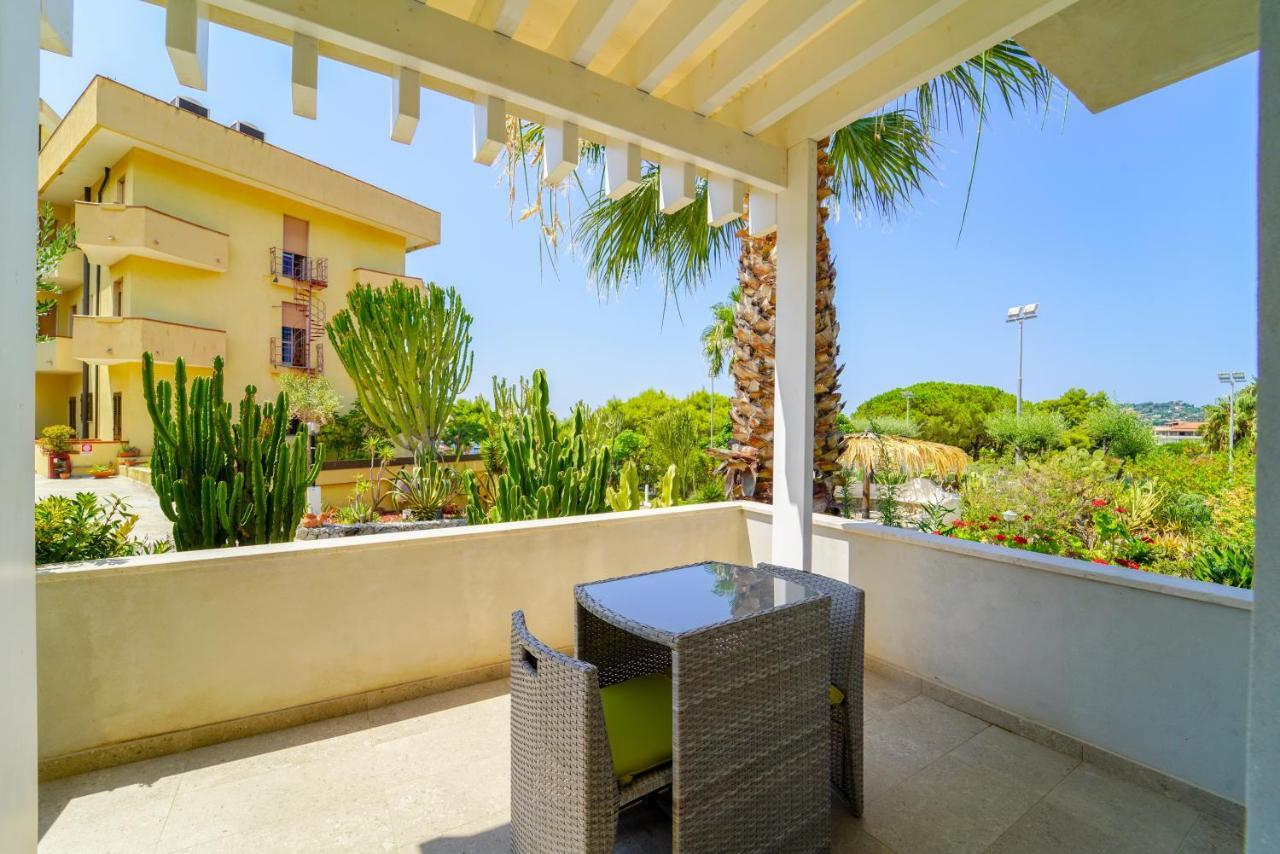 Hotel Residence Sciaron Capo Vaticano Exterior photo