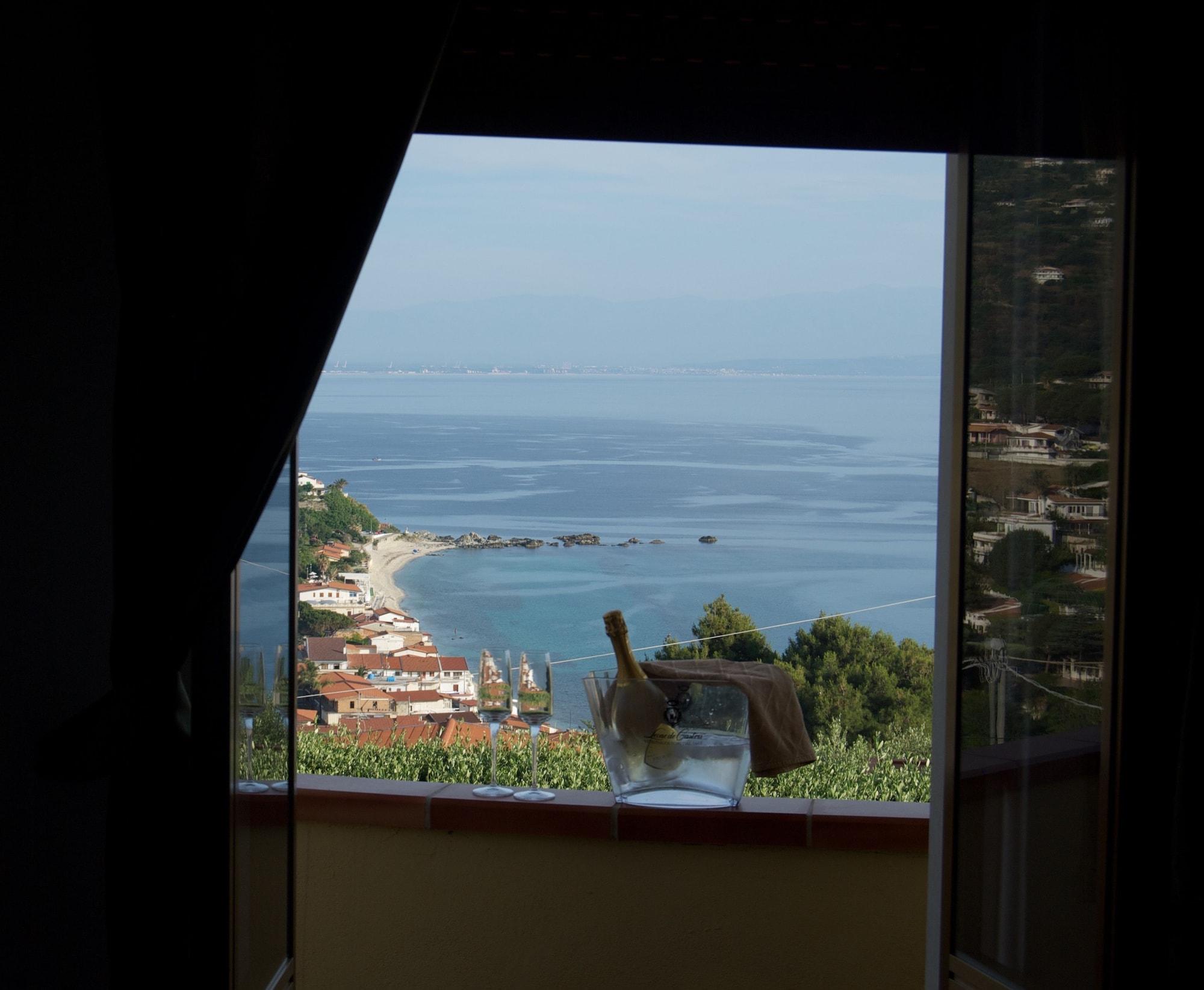 Hotel Residence Sciaron Capo Vaticano Exterior photo