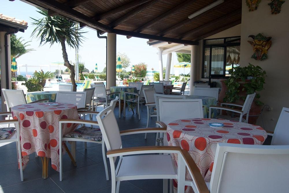Hotel Residence Sciaron Capo Vaticano Exterior photo
